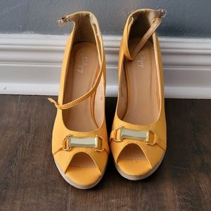 Mustard yellow Women sandal size 9